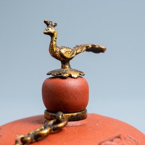 A Chinese gilt-mounted Yixing stoneware teapot and cover, Kangxi — photo 10