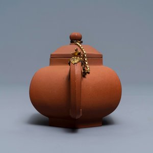A Chinese gilt-mounted Yixing stoneware teapot and cover, Kangxi — photo 4