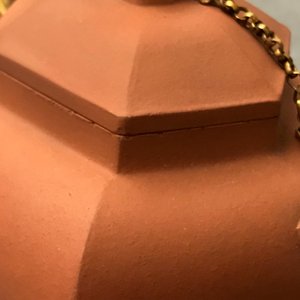 A Chinese gilt-mounted Yixing stoneware teapot and cover, Kangxi — photo 8
