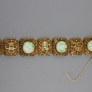 A Chinese gilt silver and jadeite bracelet, early 20th C. — 照片 1