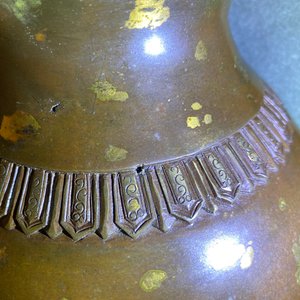 A Chinese gilt-splashed bronze vase, Qianlong mark, Qing — 照片 11