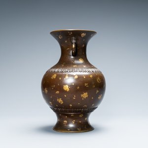 A Chinese gilt-splashed bronze vase, Qianlong mark, Qing — 照片 2