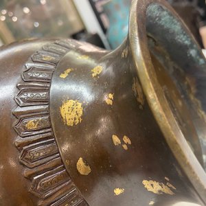 A Chinese gilt-splashed bronze vase, Qianlong mark, Qing — 照片 34