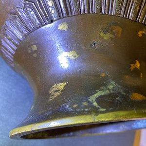A Chinese gilt-splashed bronze vase, Qianlong mark, Qing — 照片 10