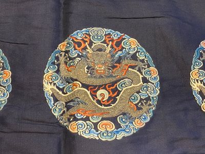 A Chinese gold- and silver-thread-embroidered silk panel with dragons, Qing — photo 3