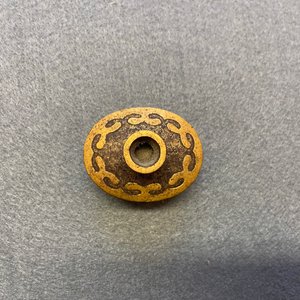 A Chinese gold-leaf-decorated cast iron vase and cover, probably 19th C. — 照片 12