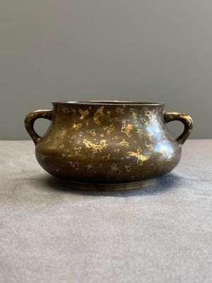 A Chinese gold-splashed bronze censer, Xuande mark, 18/19th C. — photo 1