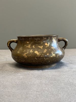 A Chinese gold-splashed bronze censer, Xuande mark, 18/19th C. — photo 3