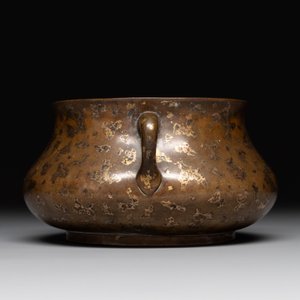 A Chinese gold-splashed bronze censer, Xuande mark, 18/19th C. — photo 2
