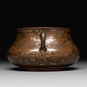 A Chinese gold-splashed bronze censer, Xuande mark, 18/19th C. — photo 4