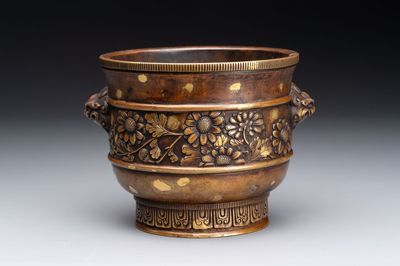A Chinese gold-splashed bronze cylindrical censer with lion-form handles, Xuande mark, 19/20th C.