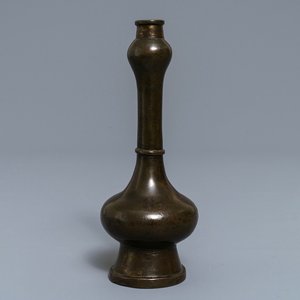 A Chinese gold-splashed bronze 'garlic head' vase, Ming — 照片 1