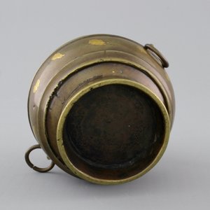 A Chinese gold-splashed bronze hu-shaped vase, 18/19th C. — photo 5