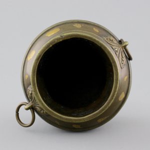 A Chinese gold-splashed bronze hu-shaped vase, 18/19th C. — photo 6