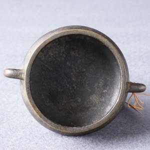 A Chinese gold-splashed bronze incense burner, Xuande mark, 18th C. — 照片 20