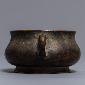 A Chinese gold-splashed bronze incense burner, Xuande mark, 18th C. — 照片 3