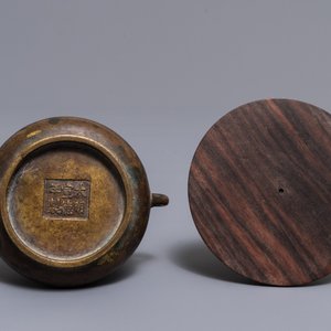 A Chinese gold-splashed bronze incense burner, Xuande mark, 18th C. — 照片 6