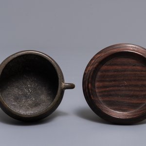 A Chinese gold-splashed bronze incense burner, Xuande mark, 18th C. — 照片 7