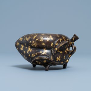 A Chinese gold-splashed bronze peach-form censer, Xuande mark, 18th C. — 照片 2