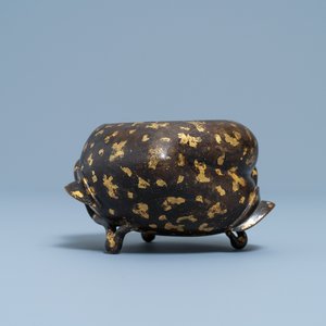 A Chinese gold-splashed bronze peach-form censer, Xuande mark, 18th C. — 照片 5