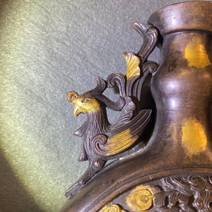 A Chinese gold-splashed bronze 'phoenix' vase, Qianlong mark, 18/19th C. — photo 11
