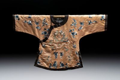 A Chinese gold-thread-embroidered brown-ground silk 'dragon and phoenix' robe, 18/19th C.