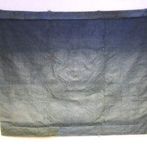 A Chinese gold-thread embroidered silk dragon wall tapestry, 19th C. — photo 19