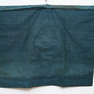 A Chinese gold-thread embroidered silk dragon wall tapestry, 19th C. — photo 7