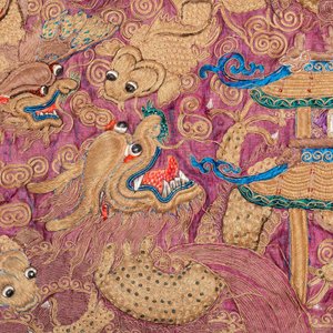 A Chinese gold thread-embroidered silk 'dragons and phoenixes' panel, 19th C. — photo 3