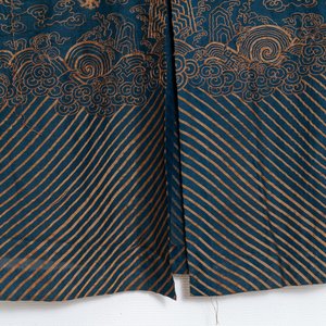 A Chinese gold-thread embroidered summer robe, 19th C. — 照片 12