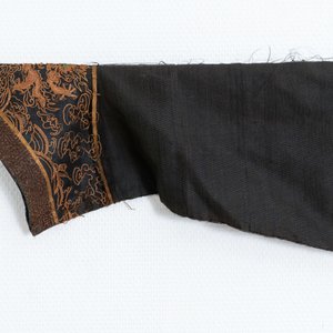 A Chinese gold-thread embroidered summer robe, 19th C. — 照片 6