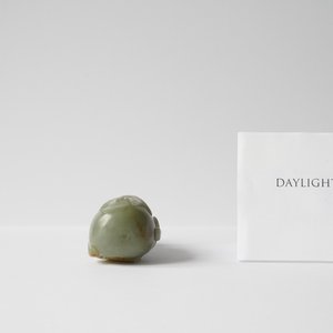 A Chinese gourd-shaped celadon and russet jade snuff bottle, Qing — 照片 9