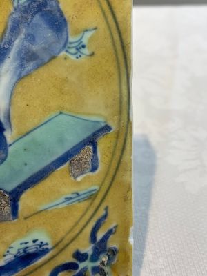 A Chinese green-and-yellow-enamelled blue and white 'Long Eliza' tile, Kangxi — photo 5