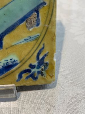 A Chinese green-and-yellow-enamelled blue and white 'Long Eliza' tile, Kangxi — photo 6