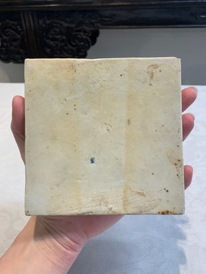 A Chinese green-and-yellow-enamelled blue and white 'Long Eliza' tile, Kangxi — photo 8