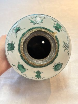 A Chinese green-enamelled 'dragon' jar mounted as a lamp, 18/19th C. — photo 5