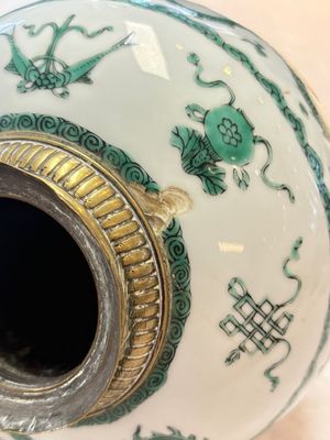 A Chinese green-enamelled 'dragon' jar mounted as a lamp, 18/19th C. — photo 6