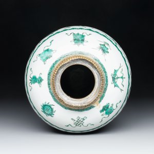 A Chinese green-enamelled 'dragon' jar mounted as a lamp, 18/19th C. — photo 5