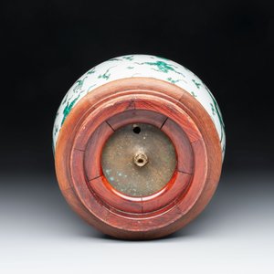 A Chinese green-enamelled 'dragon' jar mounted as a lamp, 18/19th C. — photo 6