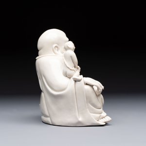 A Chinese green-enamelled lotus leaf-shaped brush washer and a Dehua blanc de Chine Milefo Buddha, 19th C — 照片 5