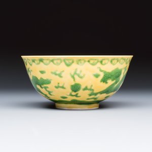 A Chinese green-enamelled yellow-ground 'Dragon' bowl — photo 3