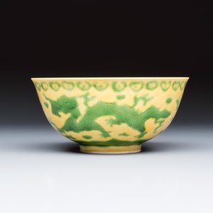 A Chinese green-enamelled yellow-ground 'Dragon' bowl — photo 4