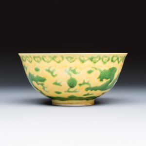A Chinese green-enamelled yellow-ground 'Dragon' bowl — photo 5