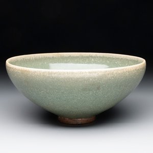 A Chinese green-glazed 'jun' bowl, Song — photo 1