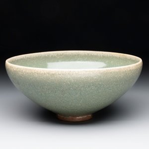 A Chinese green-glazed 'jun' bowl, Song — photo 3