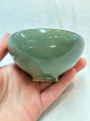 A Chinese green-glazed 'jun' tea bowl, Song/Yuan — photo 1