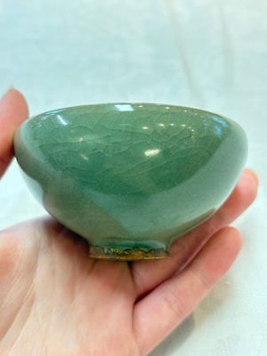 A Chinese green-glazed 'jun' tea bowl, Song/Yuan — photo 4