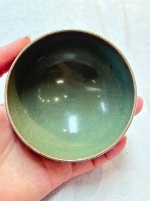 A Chinese green-glazed 'jun' tea bowl, Song/Yuan — photo 5