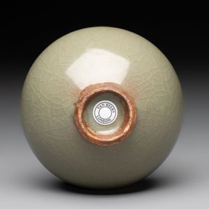 A Chinese green-glazed 'jun' tea bowl, Song/Yuan — photo 6