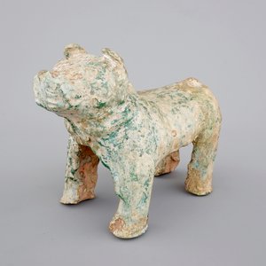A Chinese green glazed pottery figure of a dog, presumably Han Dynasty — 照片 1